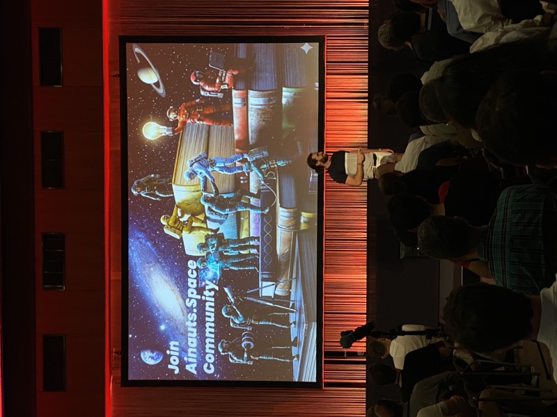 Rui presenting the Ainauts Space community slide